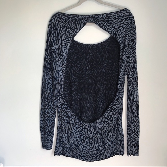 Revolve Indah Leaf Print Open Back Oversized Slouchy Top Women’s S/M Blue - Picture 2 of 14